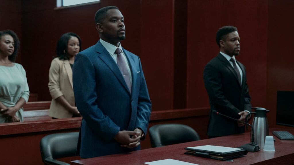 Conrad Hensley et son avocat Roger White dans la série Un Homme Un Vrai sur Netflix.