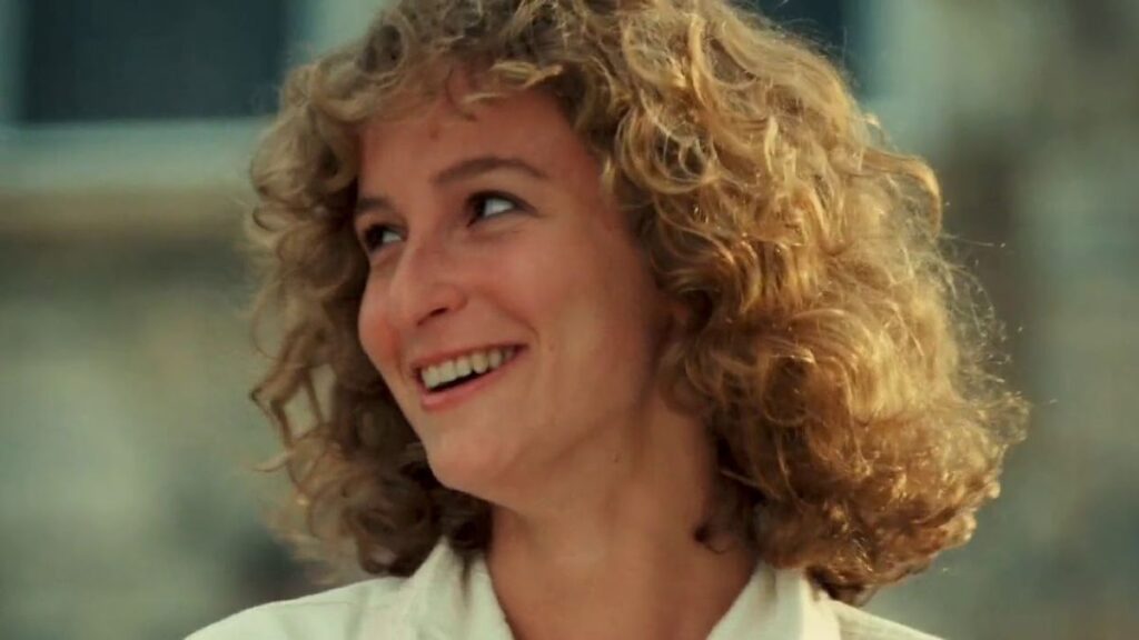 Bébé est jouée par Jennifer Grey dans Dirty Dancing.