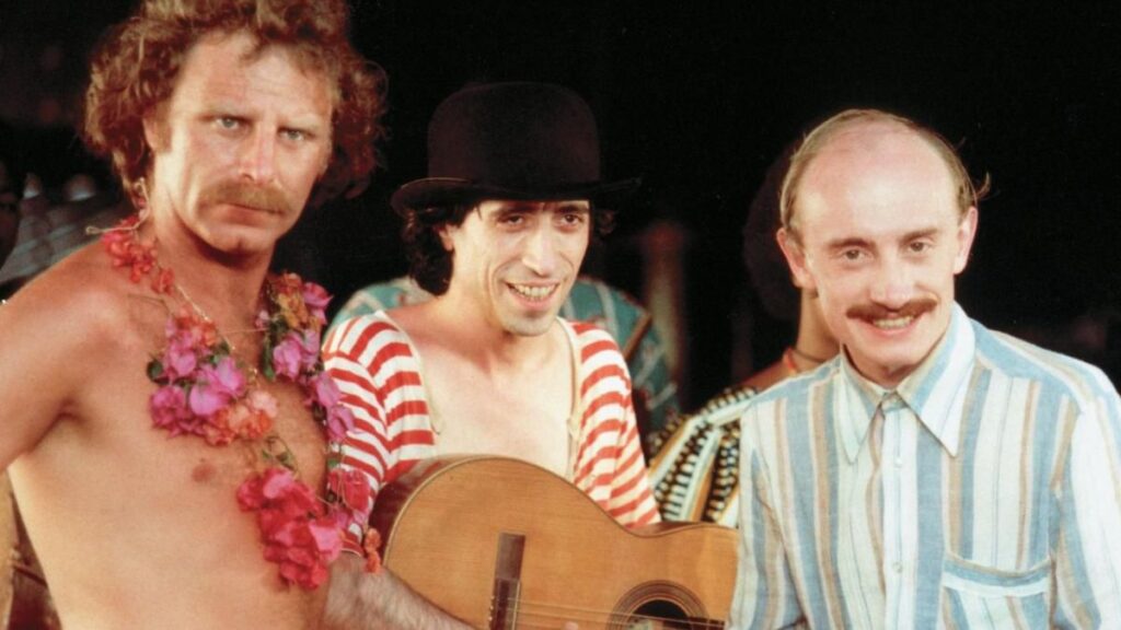 Marcus (Guy Laporte), Bobo (Luis Rego) et Jean-Claude Dusse (Michel Blanc) dans Les Bronzés.