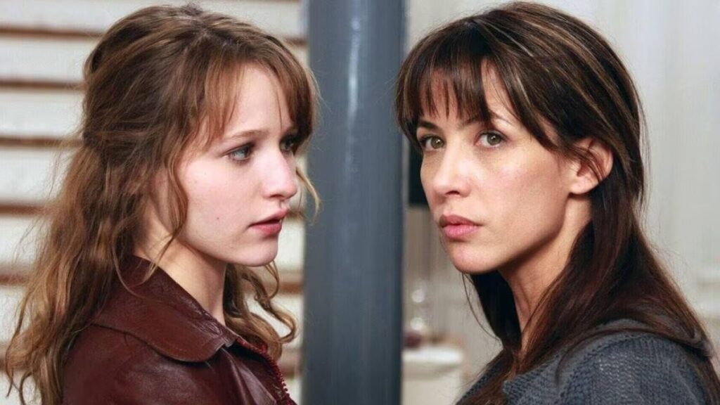 Christa Theret (Lola) et Sophie Marceau (Anne) dans le film français LOL