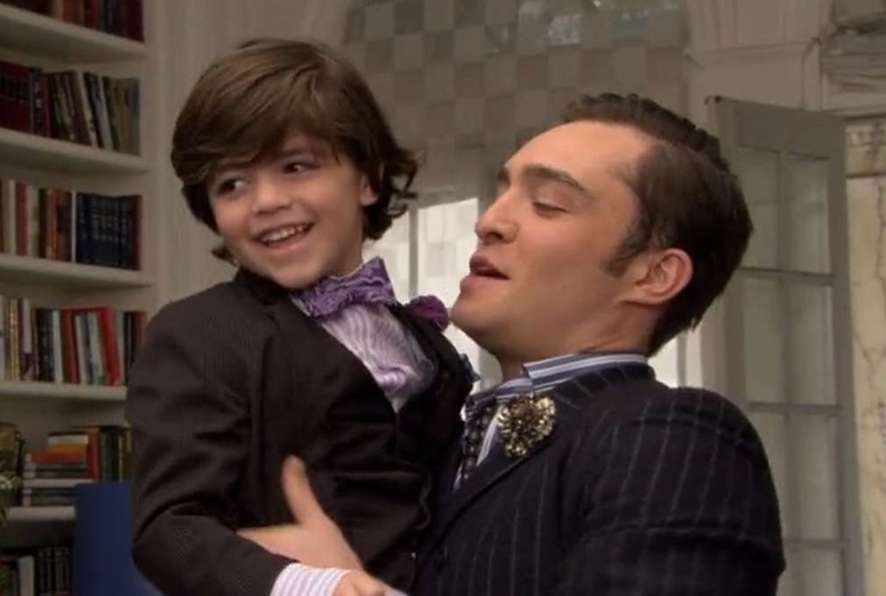 Gossip Girl : à quoi ressemble Henry, le fils de Chuck et Blair aujourd’hui ?