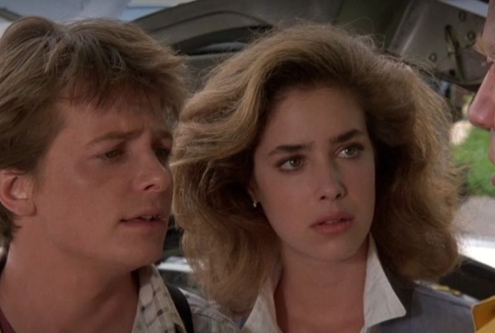 « Je n’avais plus la force… » : l’actrice qui a joué la copine de Marty dans Retour Vers le Futur brise le silence sur son départ de la saga