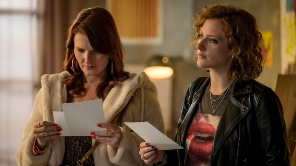 Mia Delaunay (Astrid Roos) et Valentine Vallée (Thaïs Vauquières) dans la saison 2 de Master Crimes sur TF1.