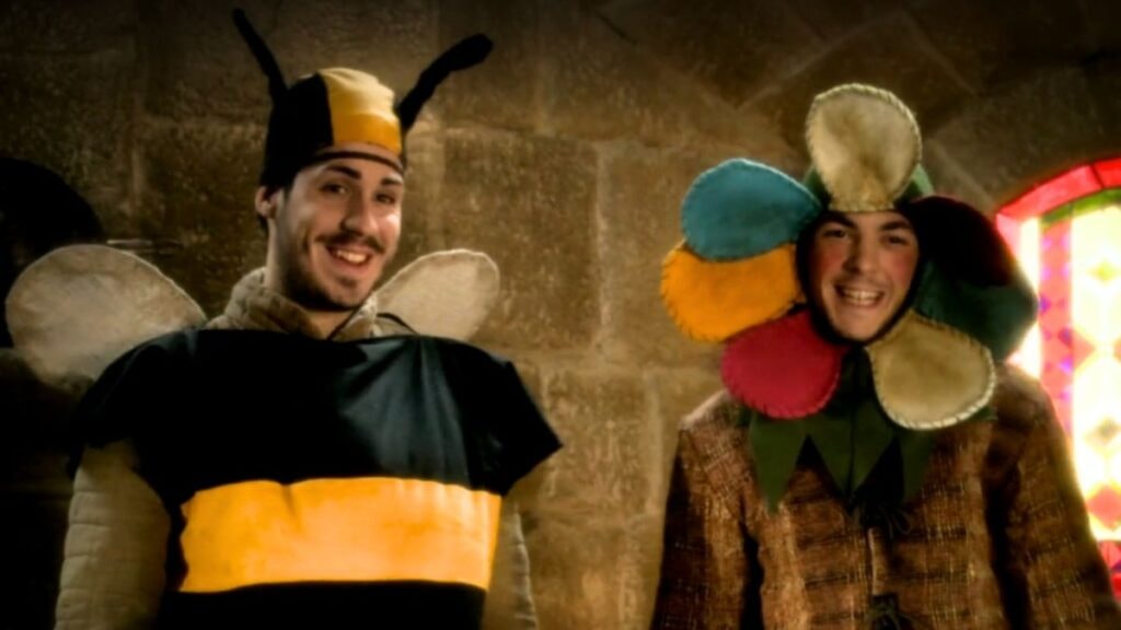 Yvain et Gauvain à la fête du printemps dans Kaamelott