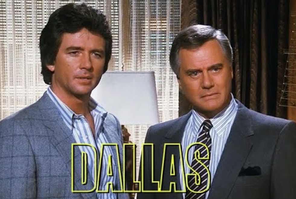 Dallas : « Il buvait 3 ou 4 bouteilles de champagne par jour », Patrick Duffy (Bobby) balance sur Larry Hagman (J.R.)