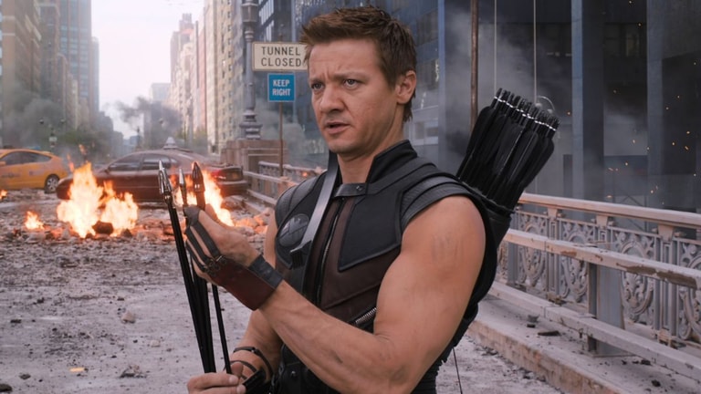 C'est parce que je me suis fait écraser ?!": Jeremy Renner dénonce un gros conflit de salaire avec Marvel et refuse de reprendre son rôle de Hawkeye dans la saison 2