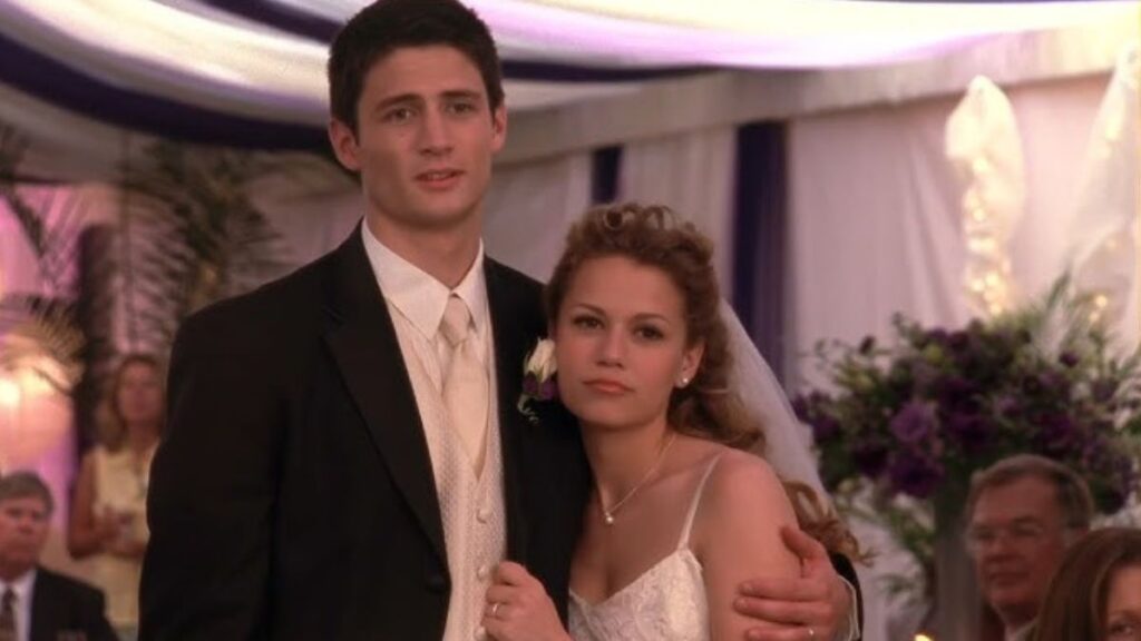 Nathan et Haley à leur mariage dans Les Frères Scott.