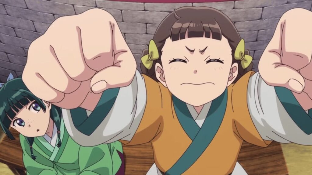 Xiaolan levant les bras au ciel en signe de victoire devant une Mao Mao confuse dans l'anime Les Carnets de l'Apothicaire