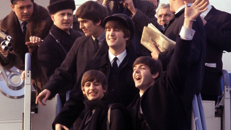 Les quatre films sur les Beatles vont sortir le même mois ! Quels acteurs vont incarner les membres du groupe ?