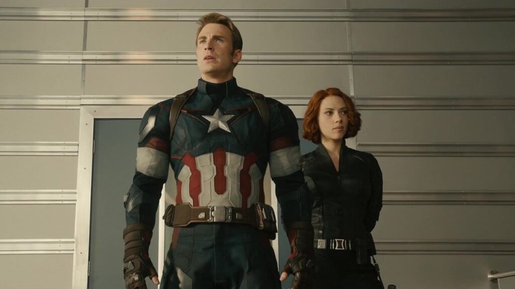 Captain America (Chris Evans) et Black Widow (Scarlett Johansson) dans Avengers : L'ère d'Ultron