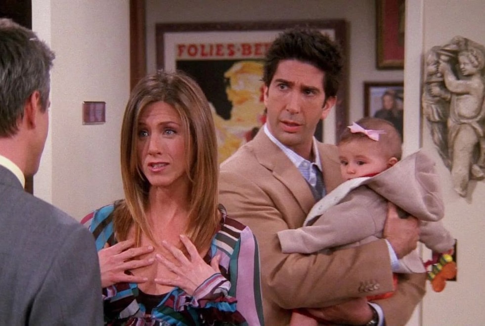 Friends : pourquoi les actrices qui jouent Emma ont-elles été évincées de la série et remplacées ?