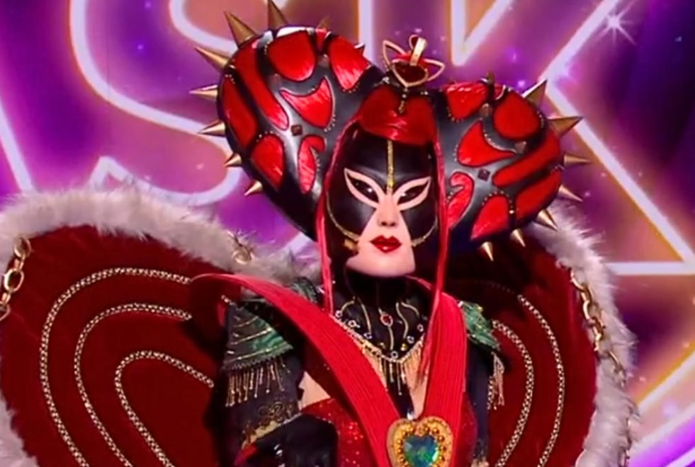 Mask Singer : on a trouvé qui se cache sous le costume de la Dame de Coeur !