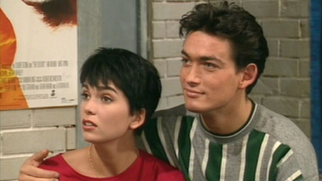 Cathy (Cathy Andrieu) et Étienne (David Proux) dans la série Hélène et les Garçons.