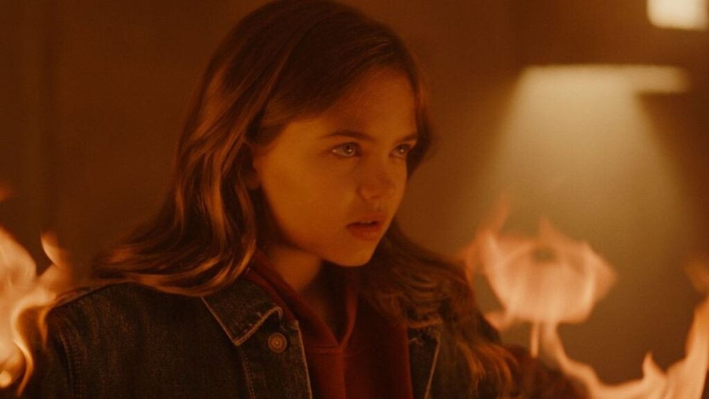 Ryan Kiera Armstrong dans le film Firestarter
