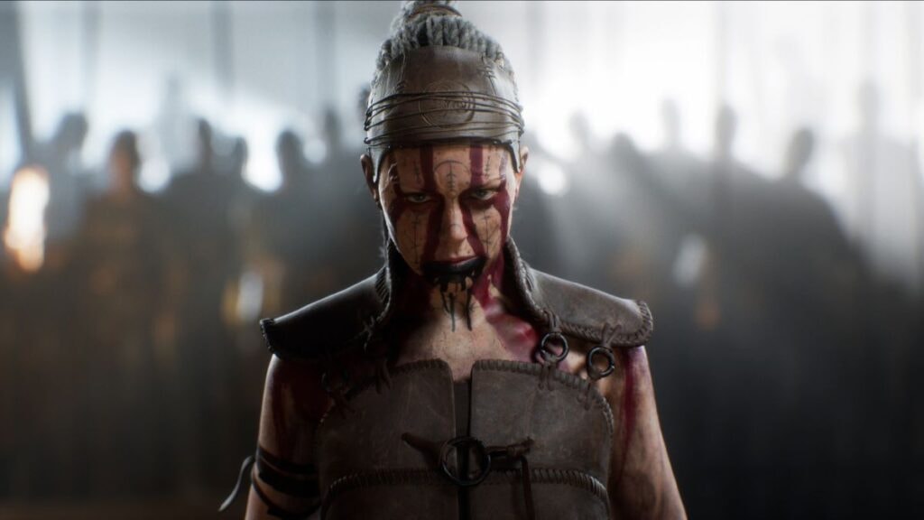 Senua, le visage peint avant un combat dans le jeu vidéo Senua's Saga : Hellblade II