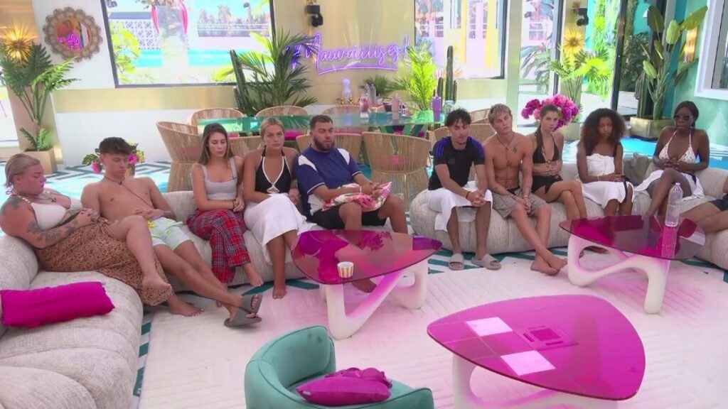 Accusations racisme et harcelement dans secret story