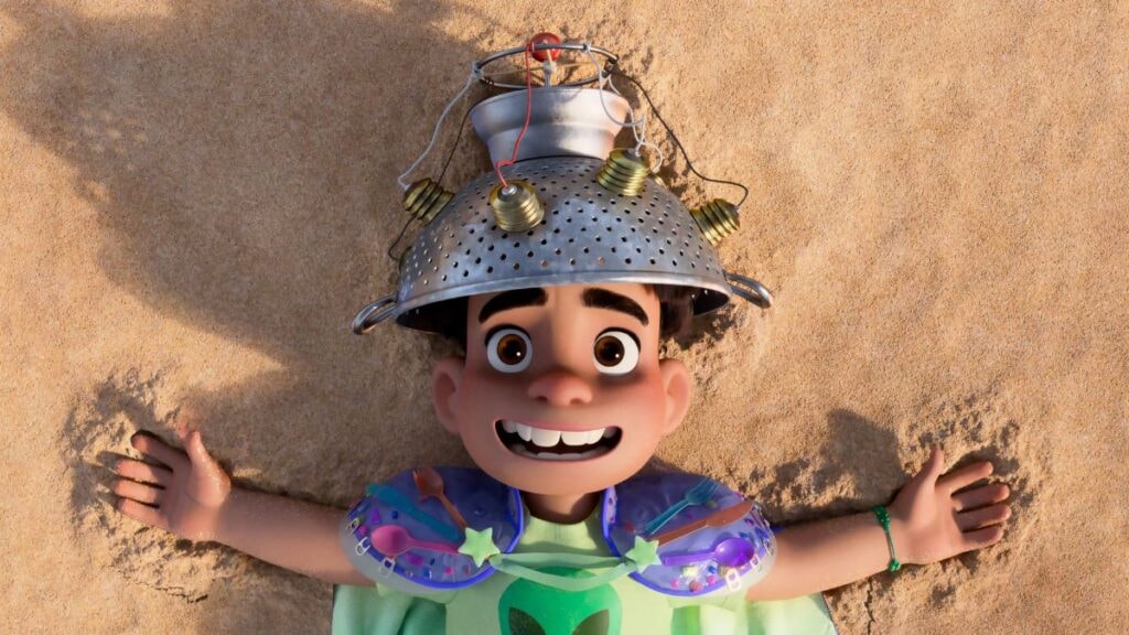 Elio attend les aliens dans le nouveau film d'animation Pixar