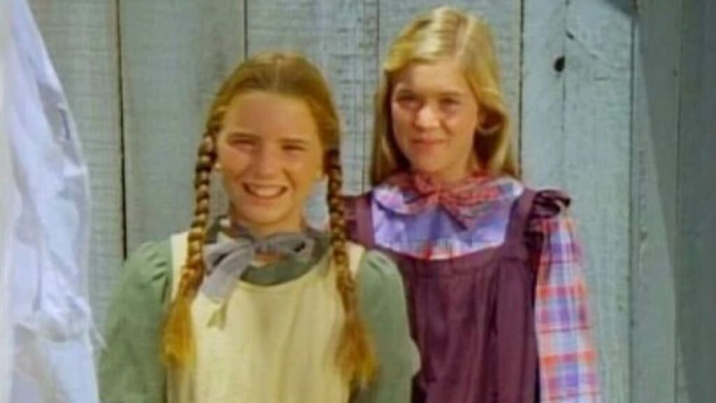 Laura et Ellen dans La Petite Maison dans la Prairie