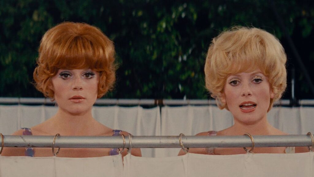 Françoise Dorléac et Catherine Deneuve dans Les Demoiselles de Rochefort.