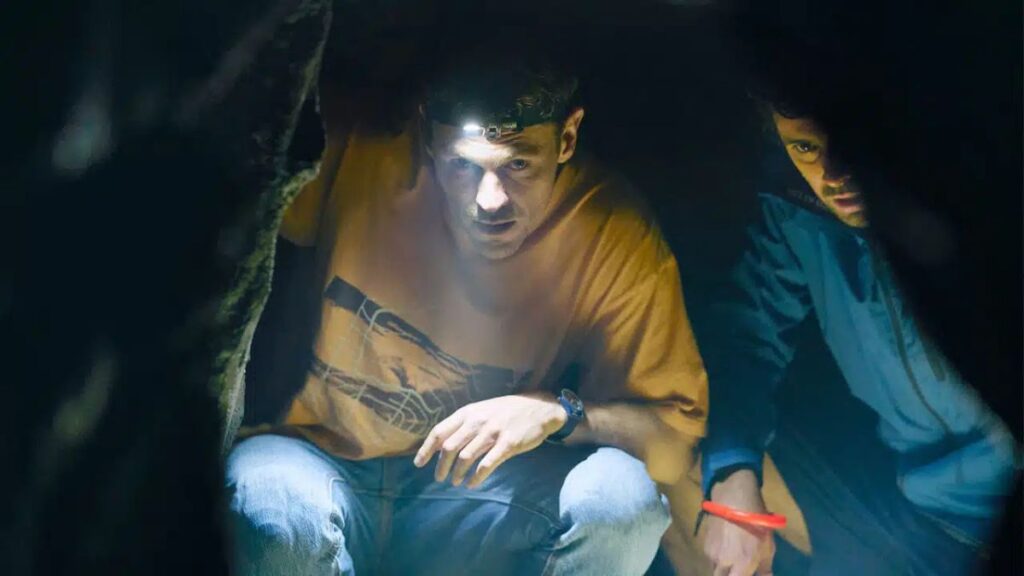 Kieran et Sean dans la série Les Survivants sur Netflix.