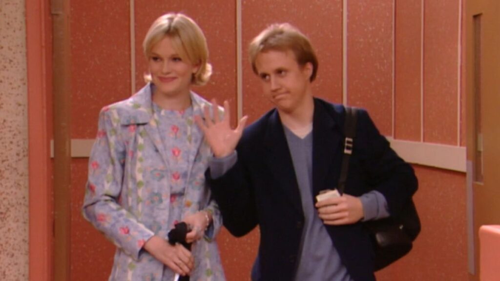Maggie (Nicholle Tom) et Brighton (Benjamin Salisbury) Sheffield dans le dernier épisode de la série Une Nounou D'Enfer.