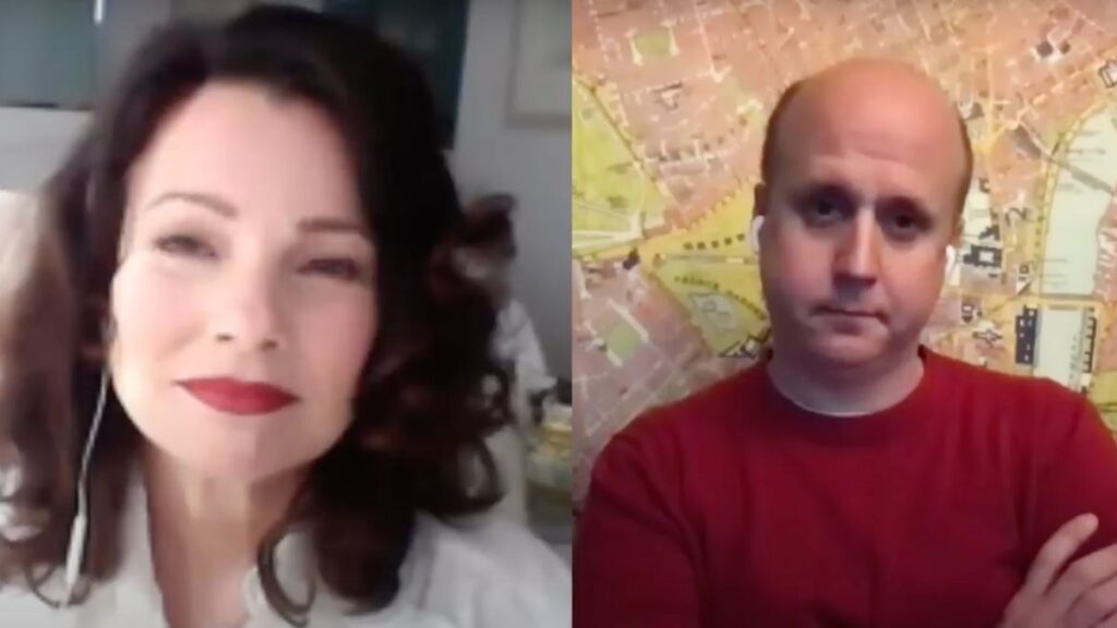 Fran Drescher et Benjamin Salisbury lors de la réunion virtuelle du cast d'Une Nounou D'Enfer en 2020.