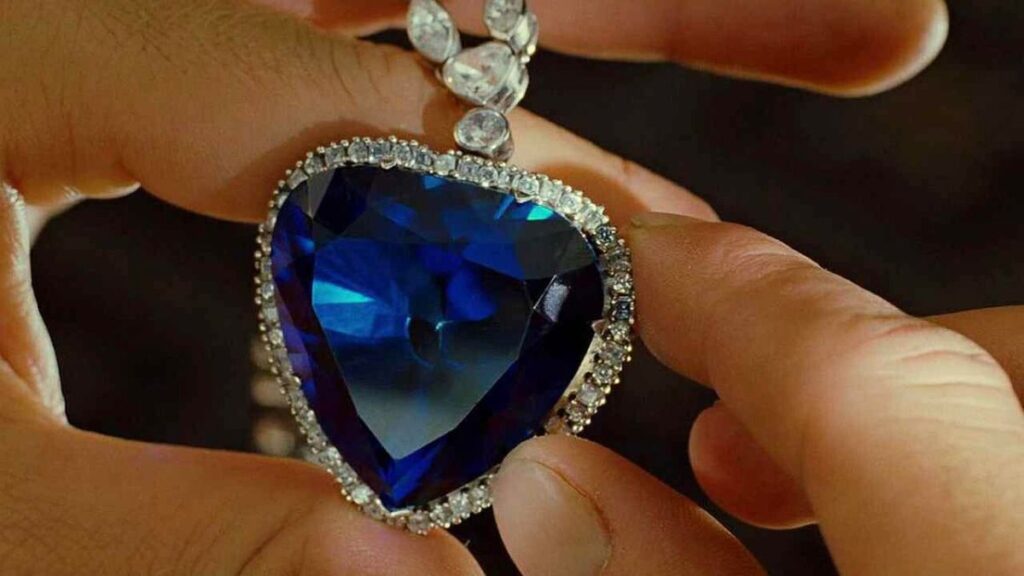 Le collier Coeur de l'Océan dans Titanic.
