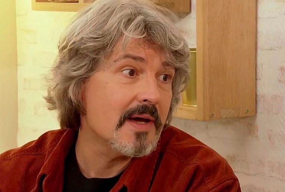 « Du texte à deux balles » : Philippe Vasseur tacle Hélène et les Garçons et donne les (vraies) raisons de son départ brutal des Mystères de l’Amour