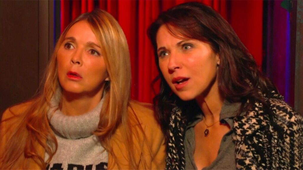 Hélène (Hélène Rollès) et Jeanne (Isabelle Bouysse) dans Les Mystères de l'Amour.