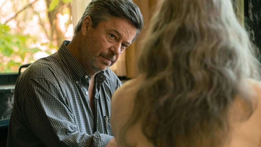Arnaud Lasserre est joué par Thibault de Montalembert dans la série Soleil Noir sur Netflix.