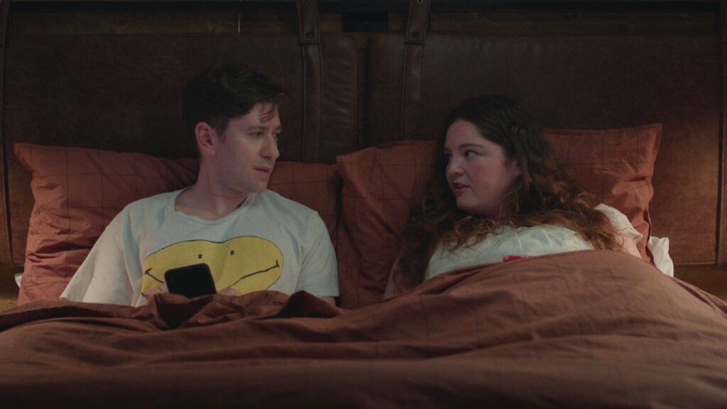 Zev et Jess dans Too Much