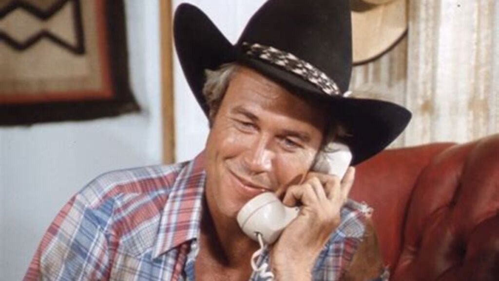 Ray Krebbs (Steve Kalany) dans Dallas