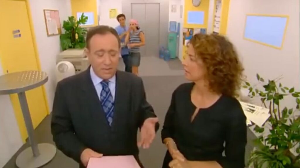 Gérard Chaillou en Jean-Guy dans Caméra Café 