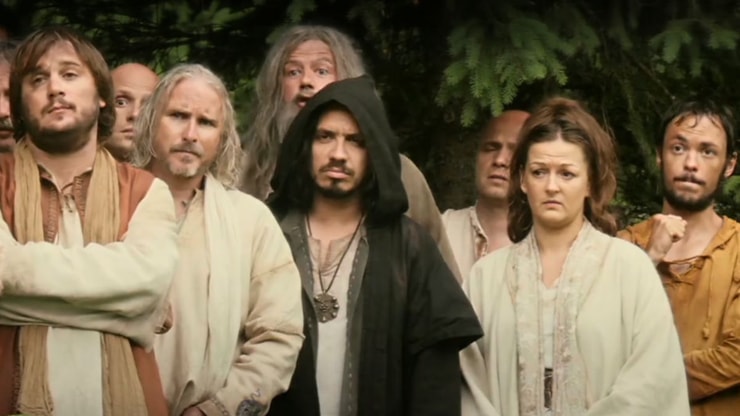 Kaamelott : "J'enlève peut-être un fantasme" Alexandre Astier met les choses au clair à propos de l'ambiance sur le tournage