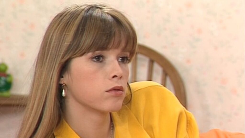 Hélène Girard, jouée par Hélène Rollès, dans la série Hélène et les Garçons.