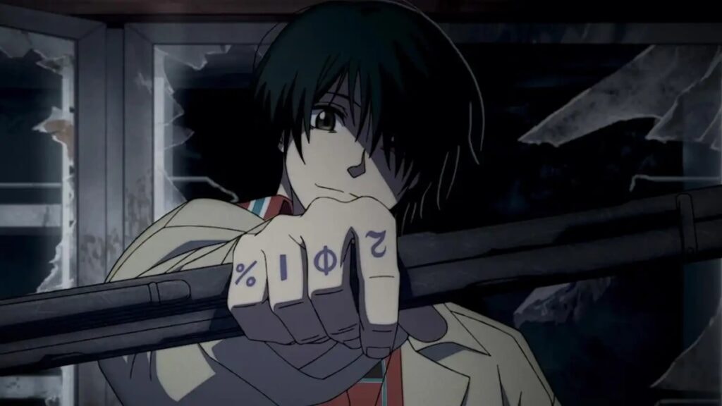 Yoichi Nagumo souriant en montrant ses tatouages dans Sakamoto Days