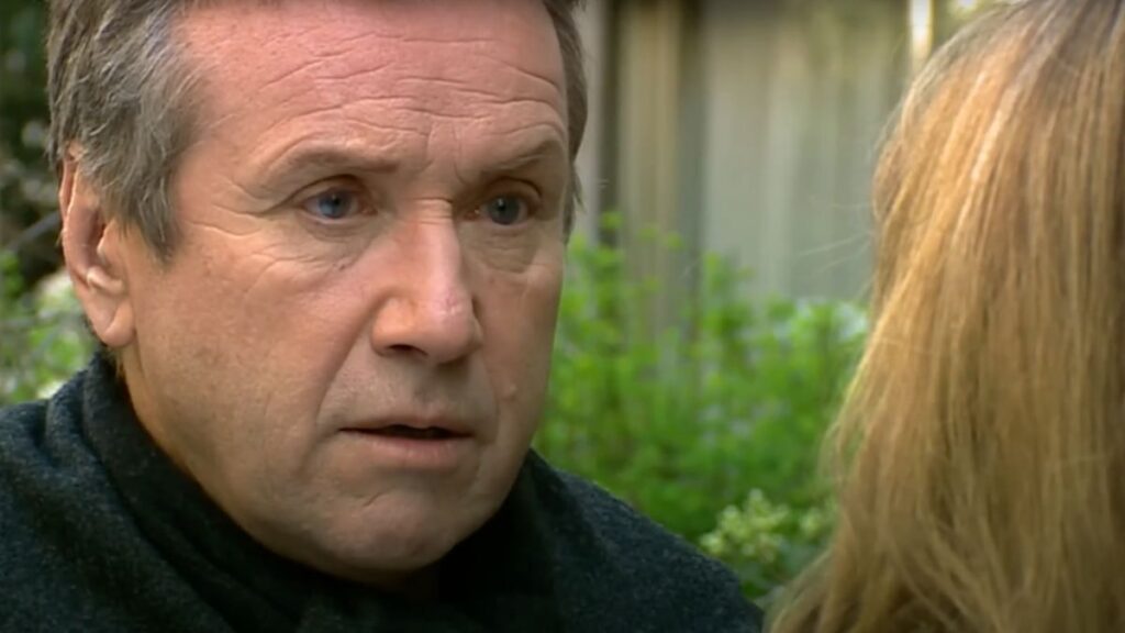 Yves Rénier dans la série Commissaire Moulin.