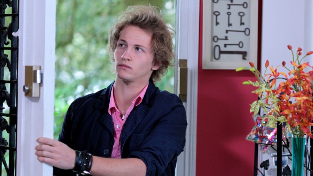 Julien Brimont (Mathieu Spinosi) dans la série Clem.