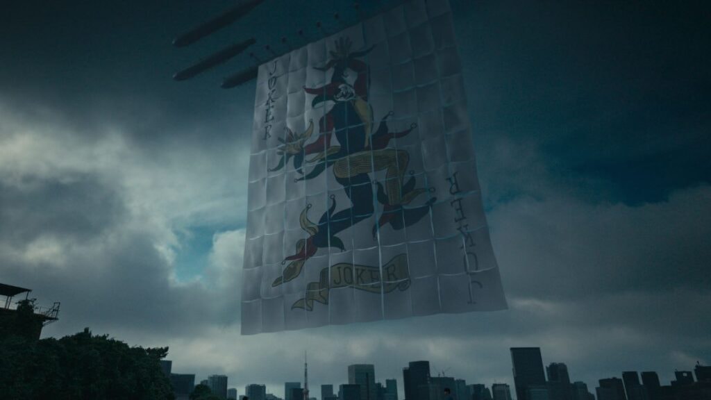 Des dirigeables affichant la carte du Joker dans Alice in Borderland saison 3