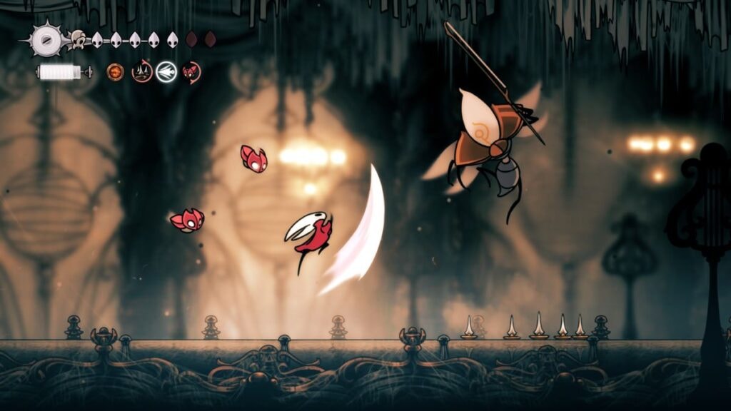 Hornet se battant contre un boss ressemblant à une abeille dans Hollow Knight Silksong