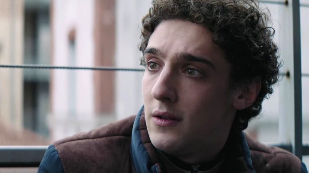 Basile est joué par Paul Scarfoglio dans la série SKAM France.