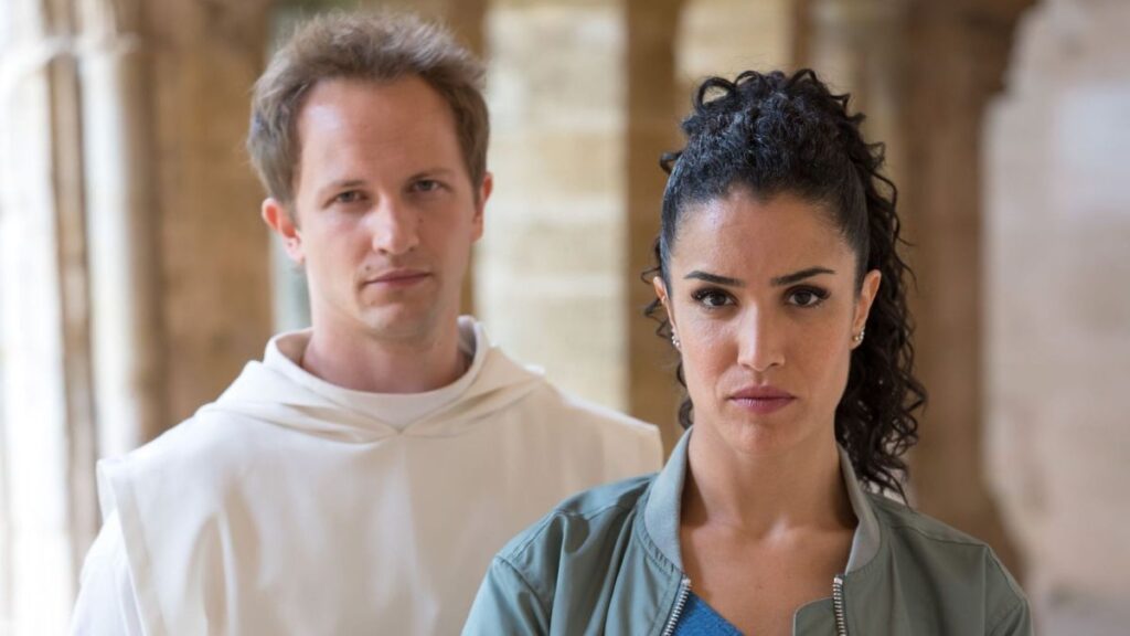 Sabrina Ouazani et Mathieu Spinosi dans la série Prière d'Enquêter.