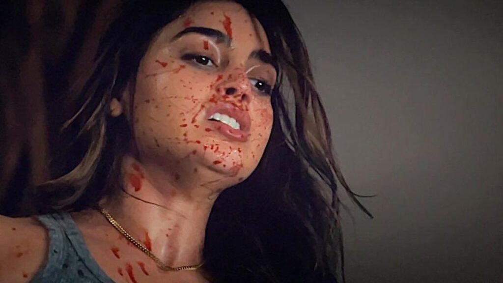 Melissa Barrera est Samantha Carpenter dans Scream