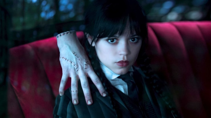 Mercredi (Netflix) : qui est vraiment La Chose ? On sait enfin à qui appartient cette main !