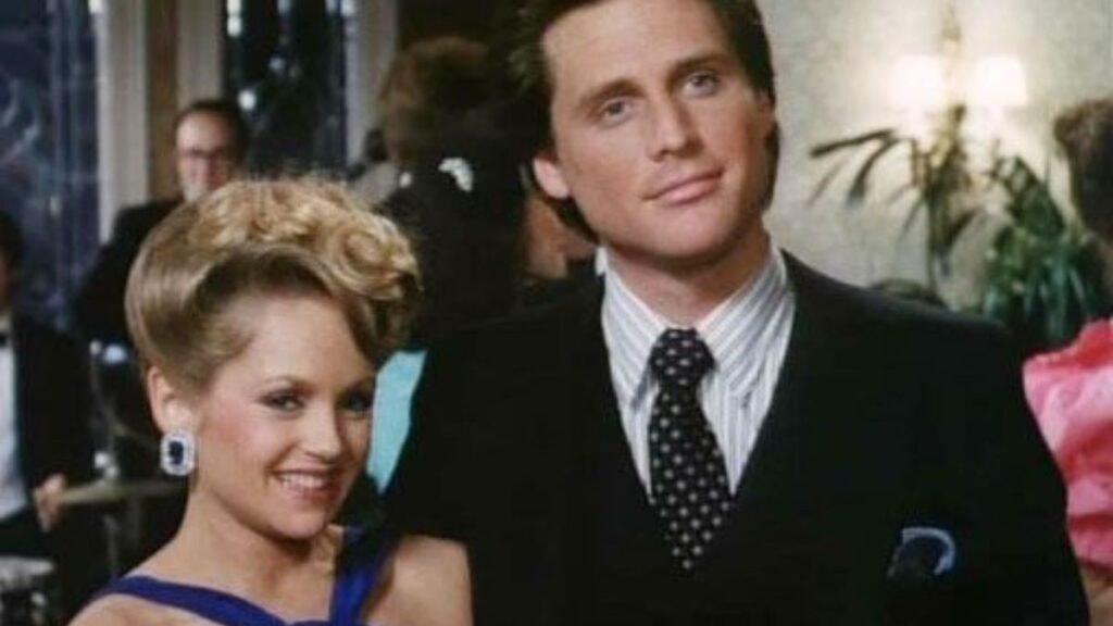 mitch cooper et lucy ewing dans dallas