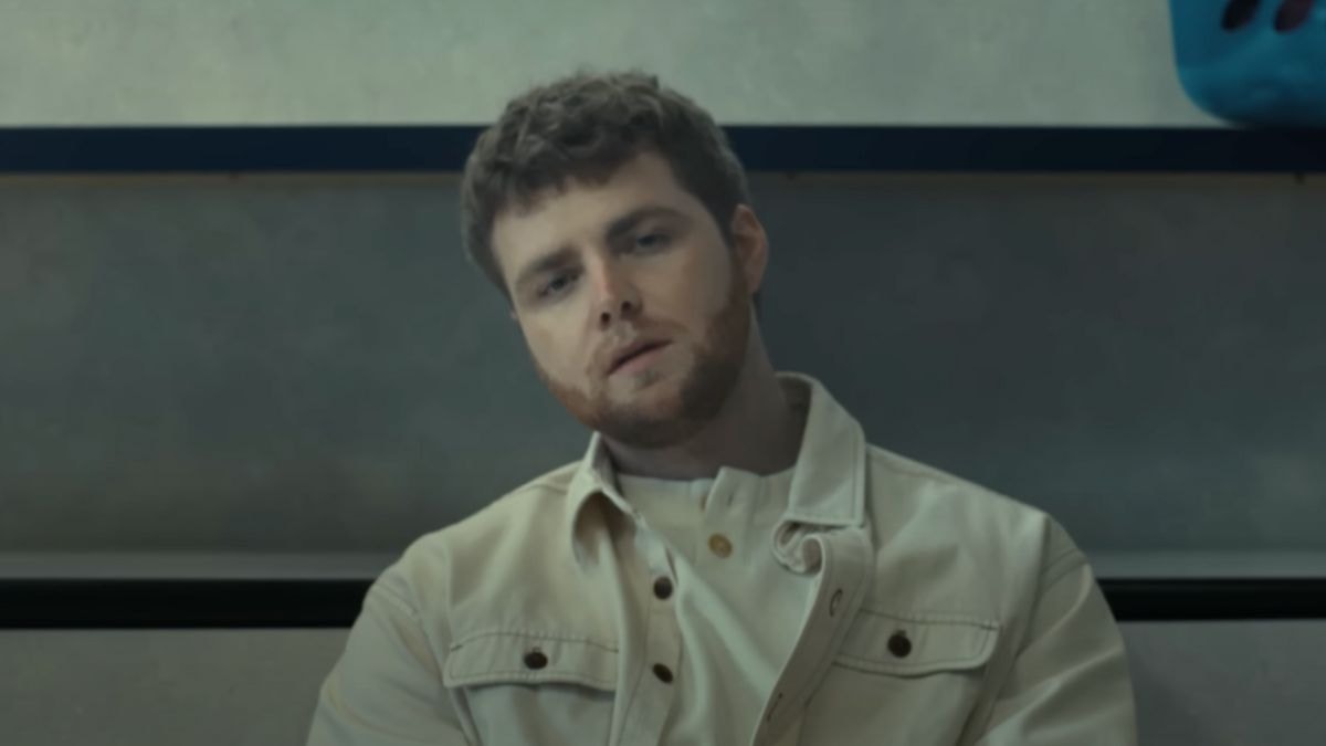 Ordinary - Alex Warren