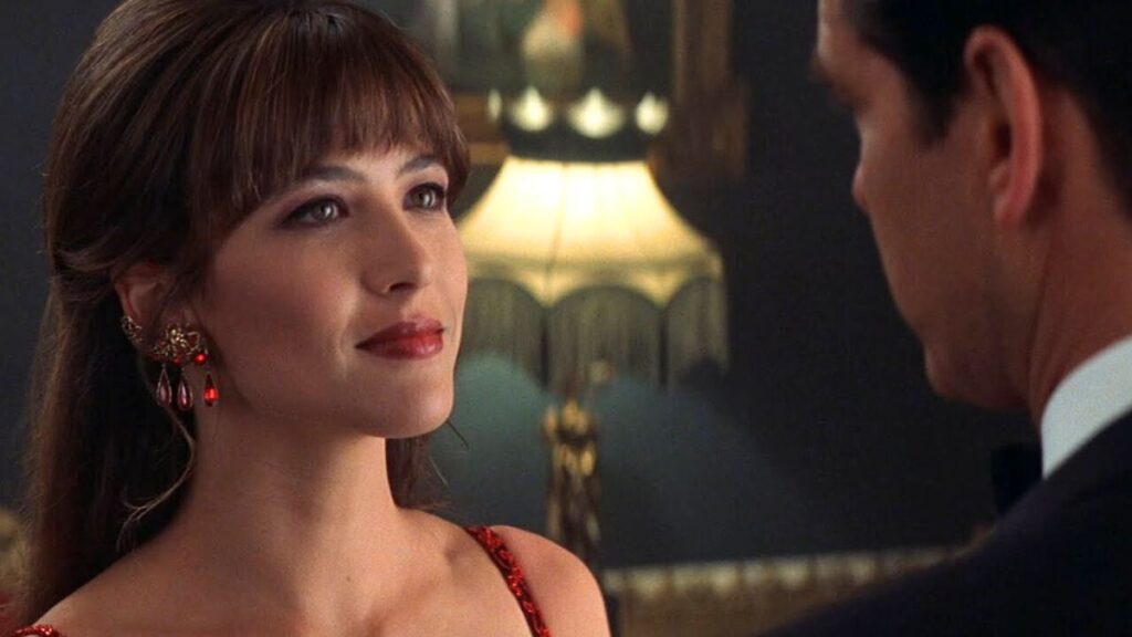 Sophie Marceau est Elektra King aka la James Bond girl du film Le Monde ne suffit pas.
