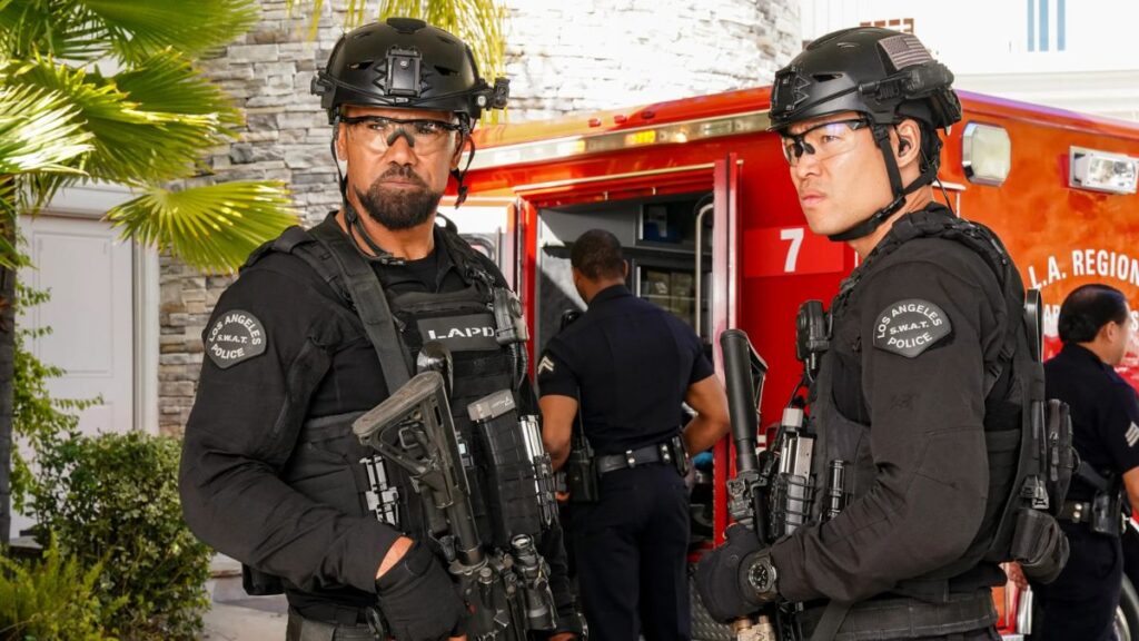 Hondo (Shemar Moore) et Tan (David Lim) dans la série SWAT.