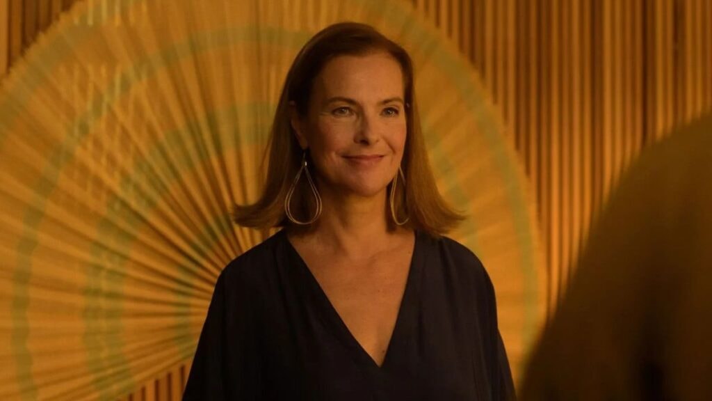 Carole Bouquet dans Escort Boys