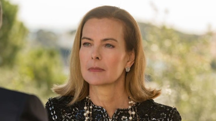 L’actrice Carole Bouquet victime d'un malaise sur scène à Paris, que s'est-il passé ? Comment va-t-elle ?